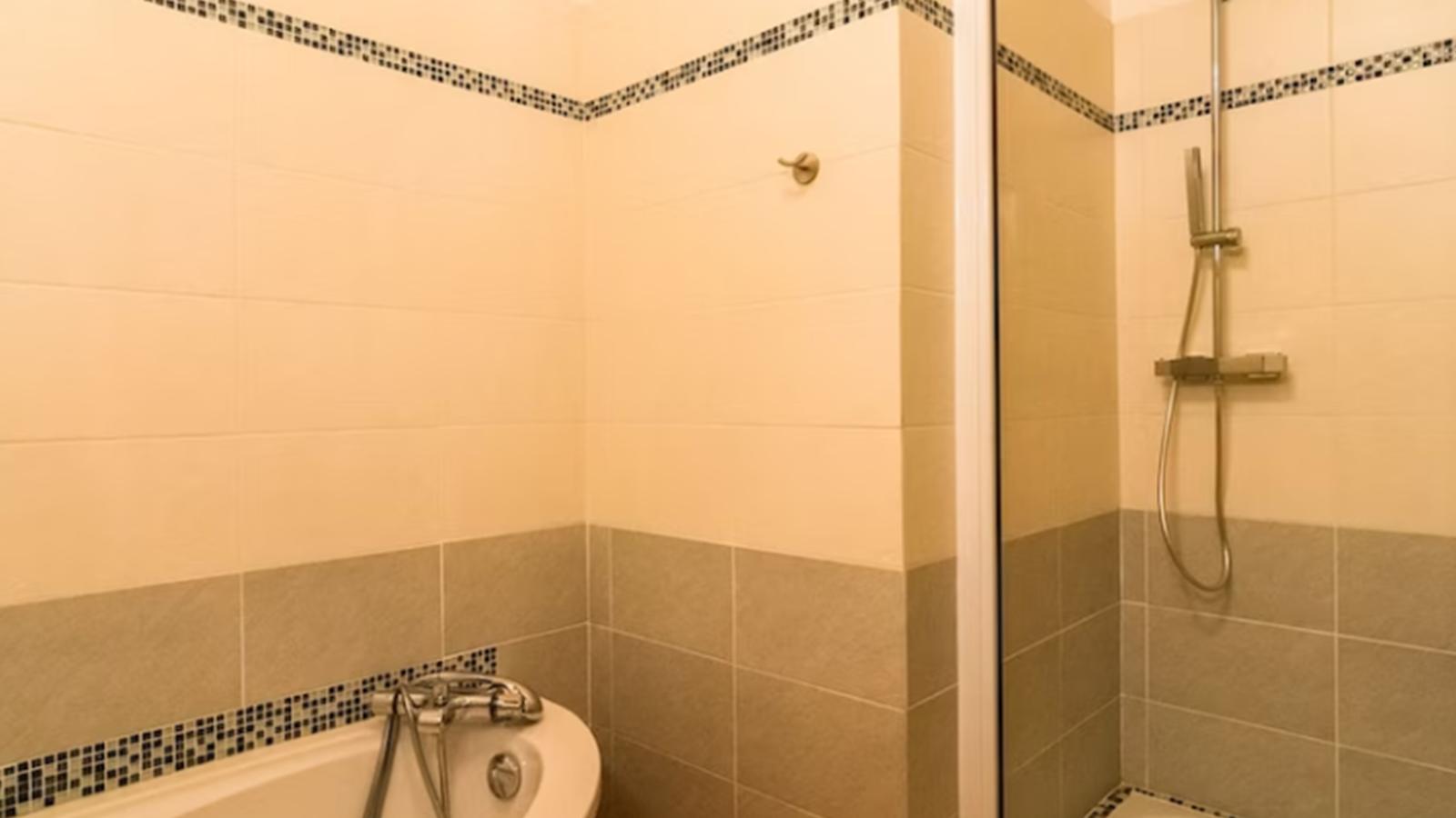 La Roque Haute-Badkamer