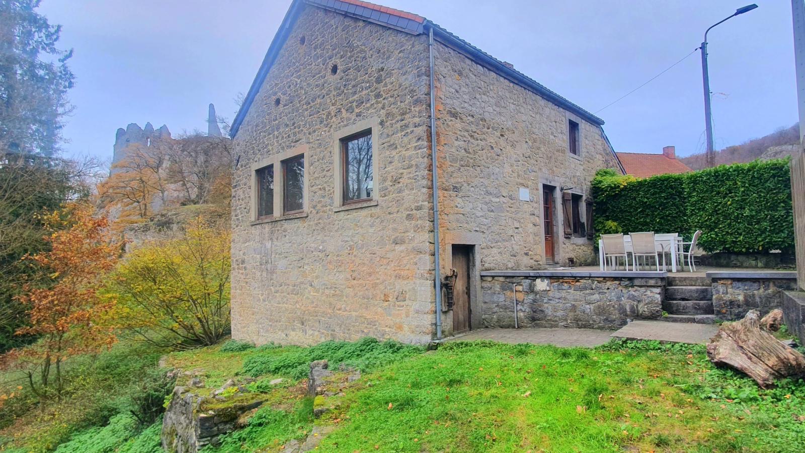 Gite de Montaigle-Exterior in summer