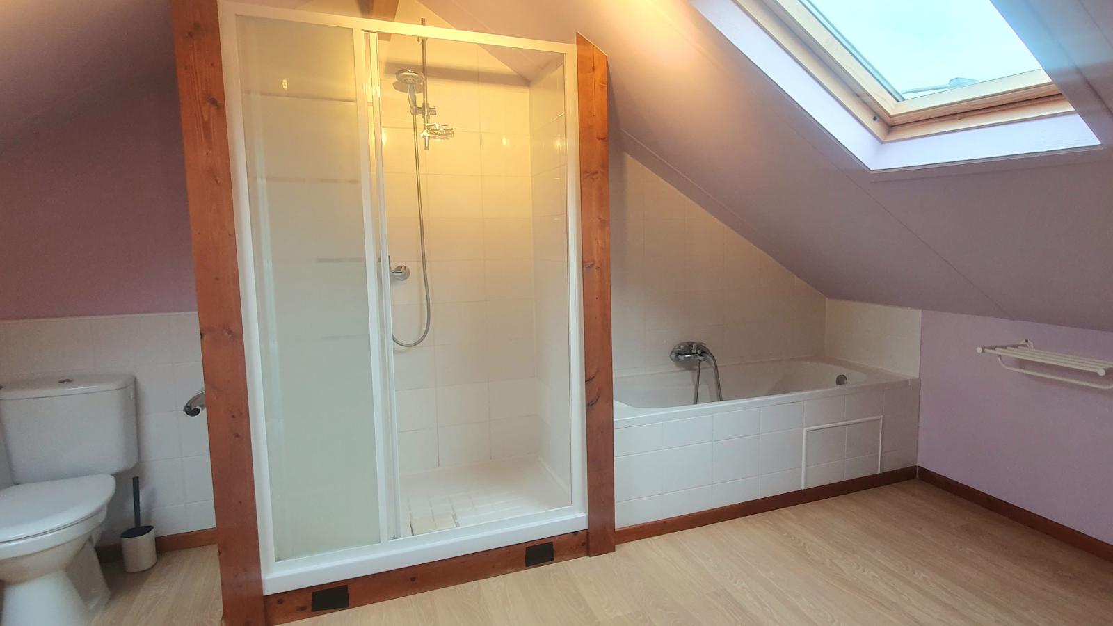 Gite de Montaigle-Bathroom