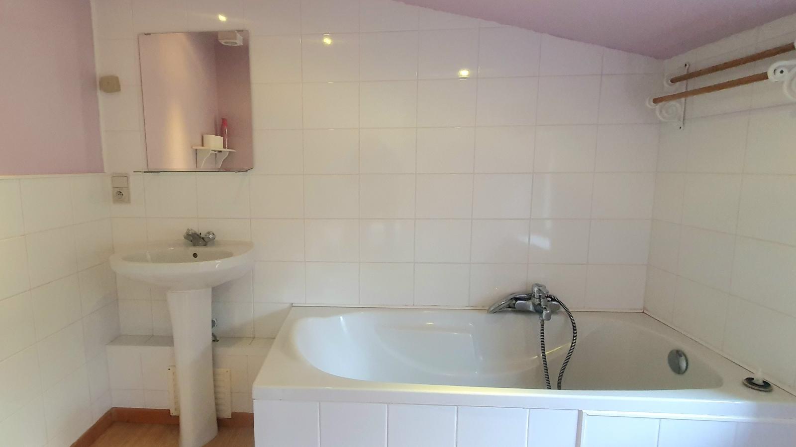 Gite de Montaigle-Bathroom