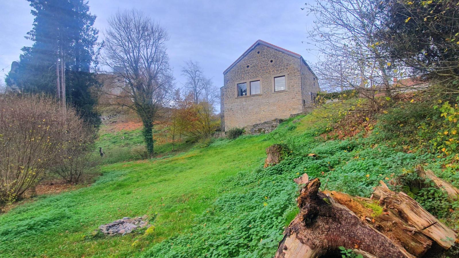 Gite de Montaigle-Exterior in summer