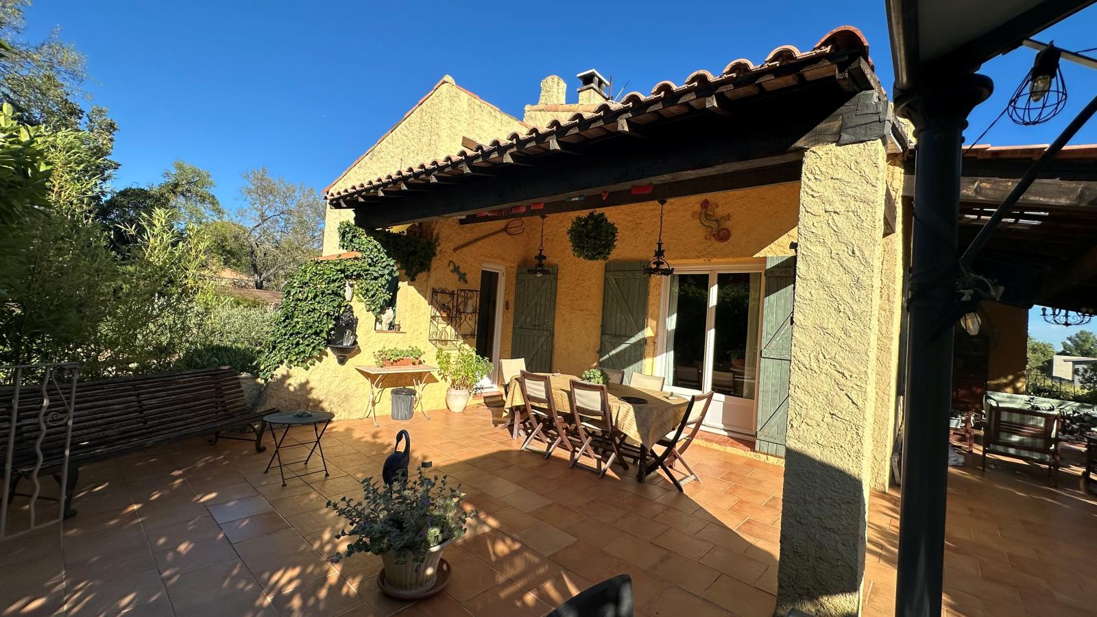 Le clos de la Tuf-Terrasse / balcon