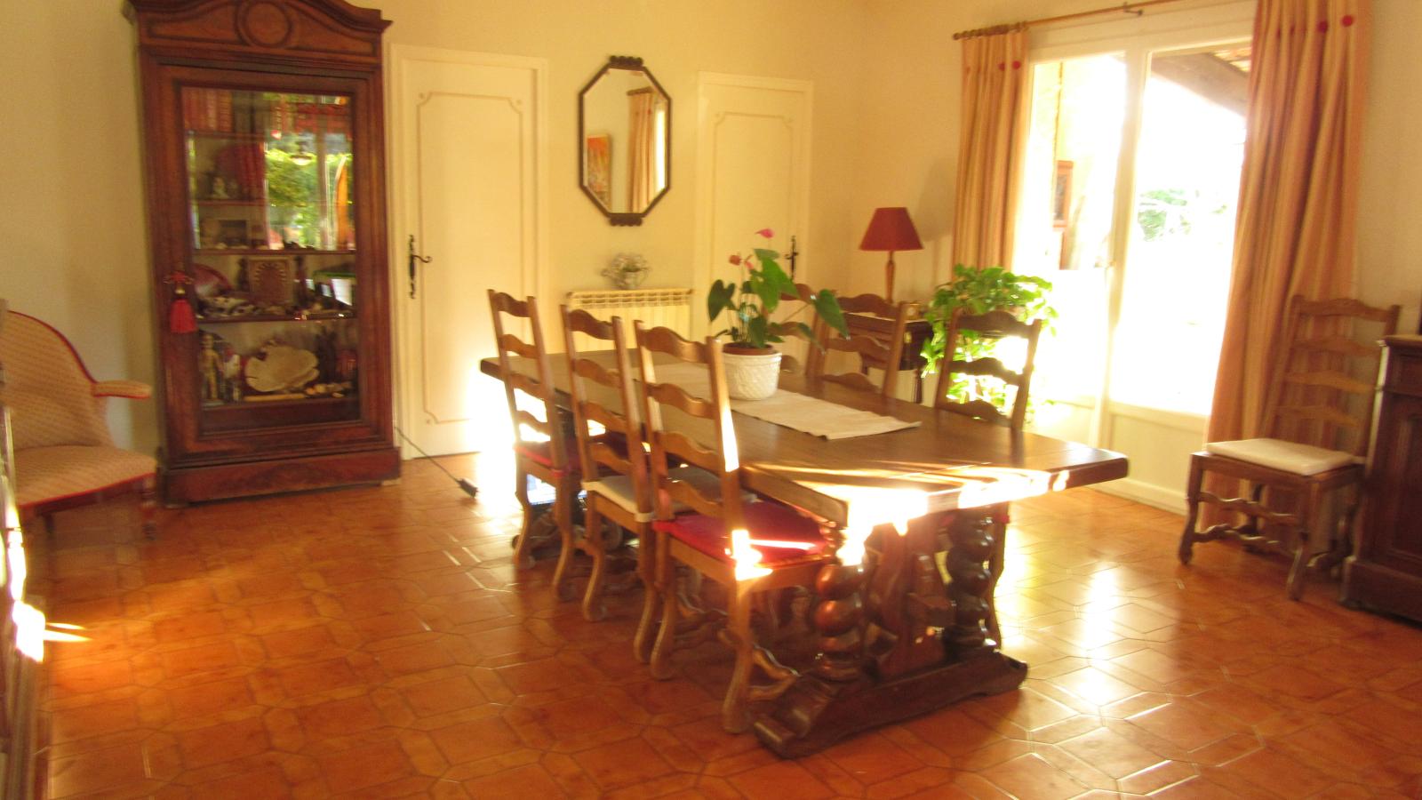 Le clos de la Tuf-Salle à manger