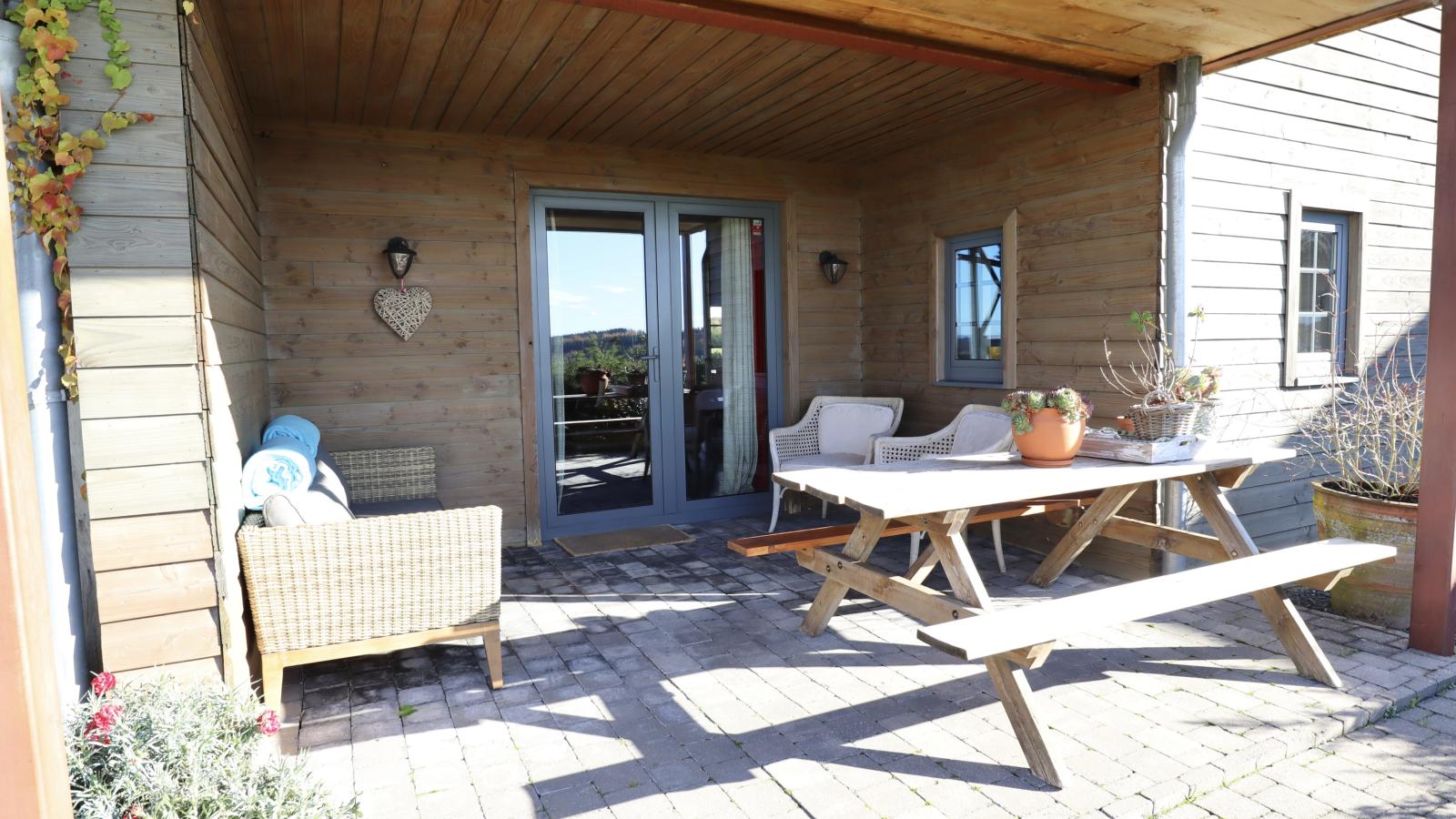 Petit Wilogne-Terrasse/Balkon