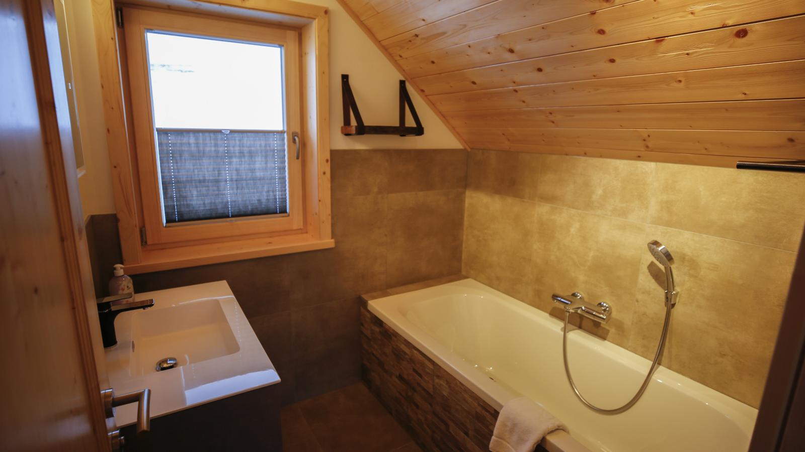 Designchalets Falkertsee-Badkamer