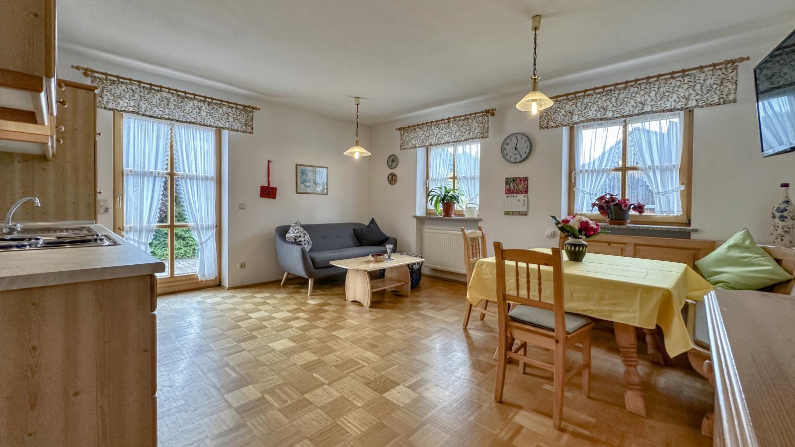 Blumenhof II-Dining room