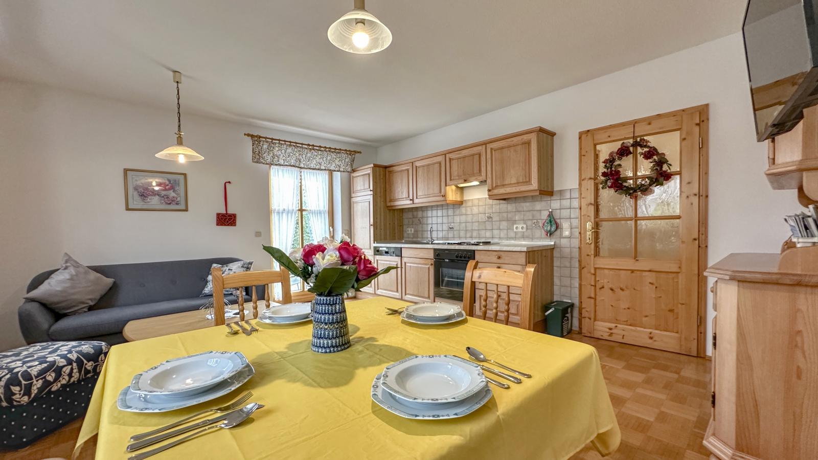 Blumenhof II-Dining room