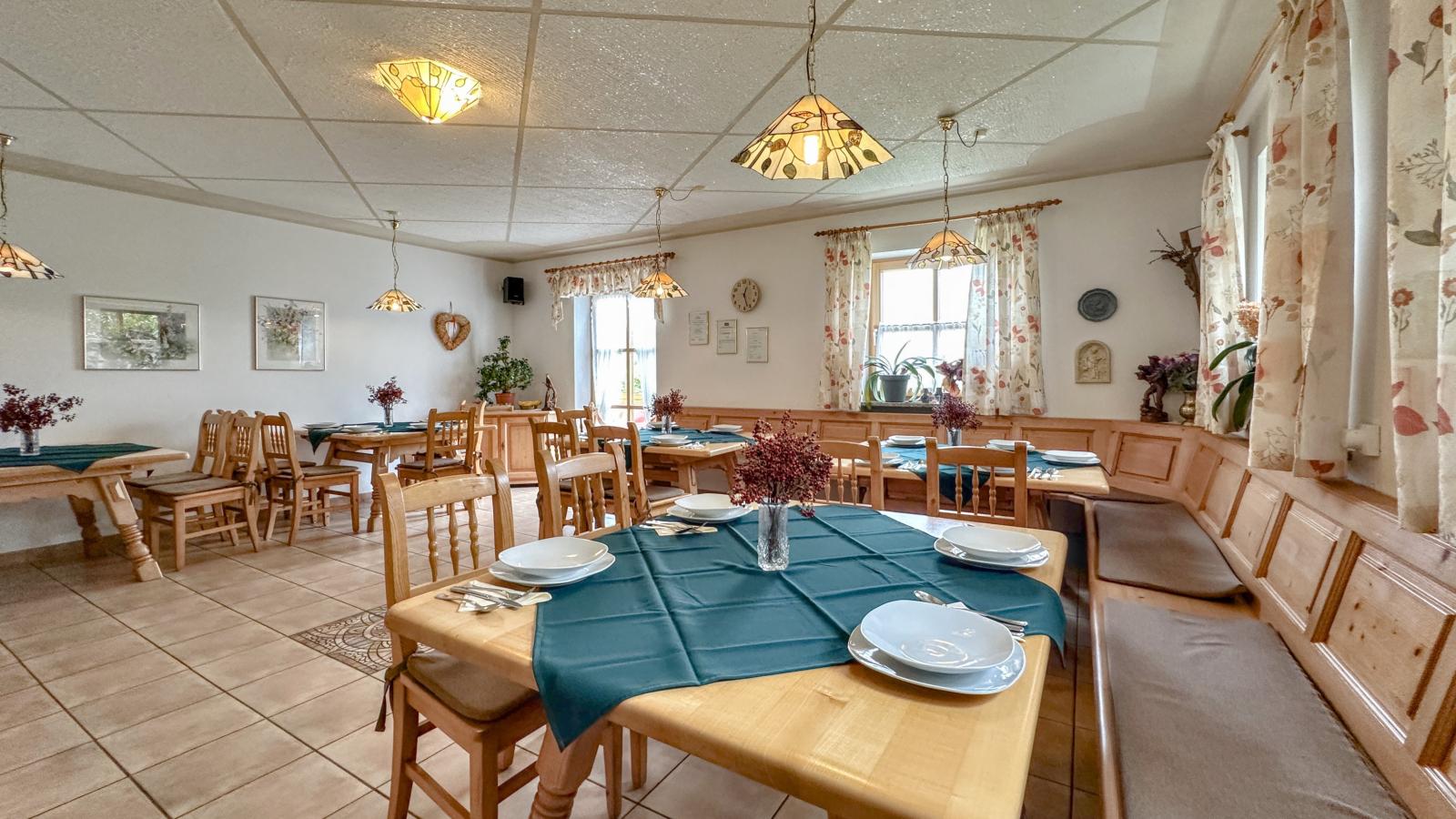 Blumenhof II-Dining room