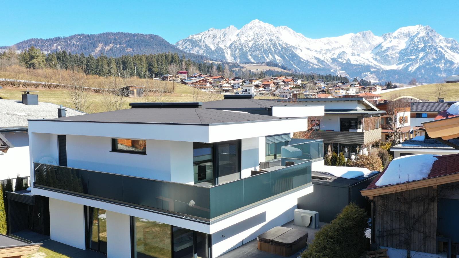 Alpin Chalet ARTE-Buitenkant zomer