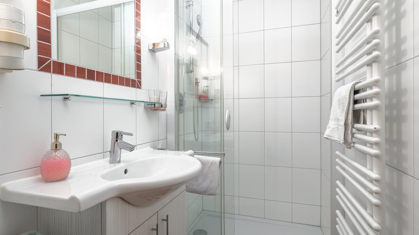 Landhaus Marchfeld Top 1  Top 2 Top 3-Badkamer