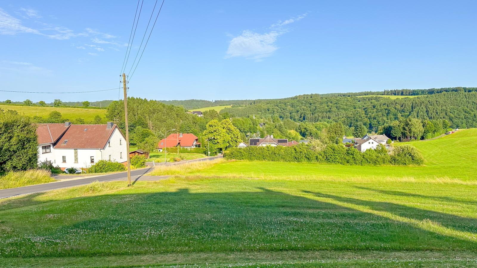 Eifelleben Kleinlangenfeld-Uitzicht zomer
