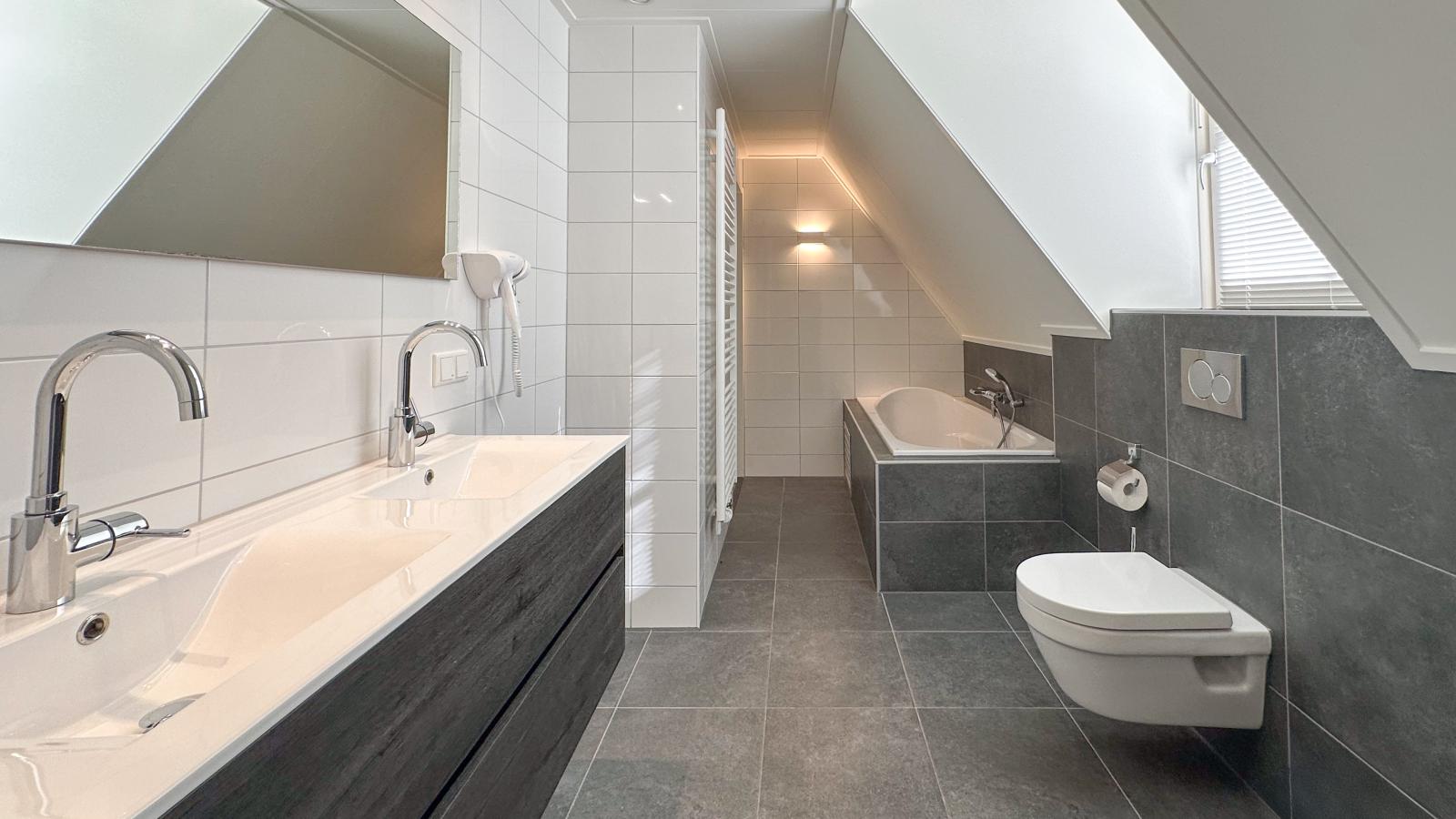 Dune Deluxe 77-Badkamer