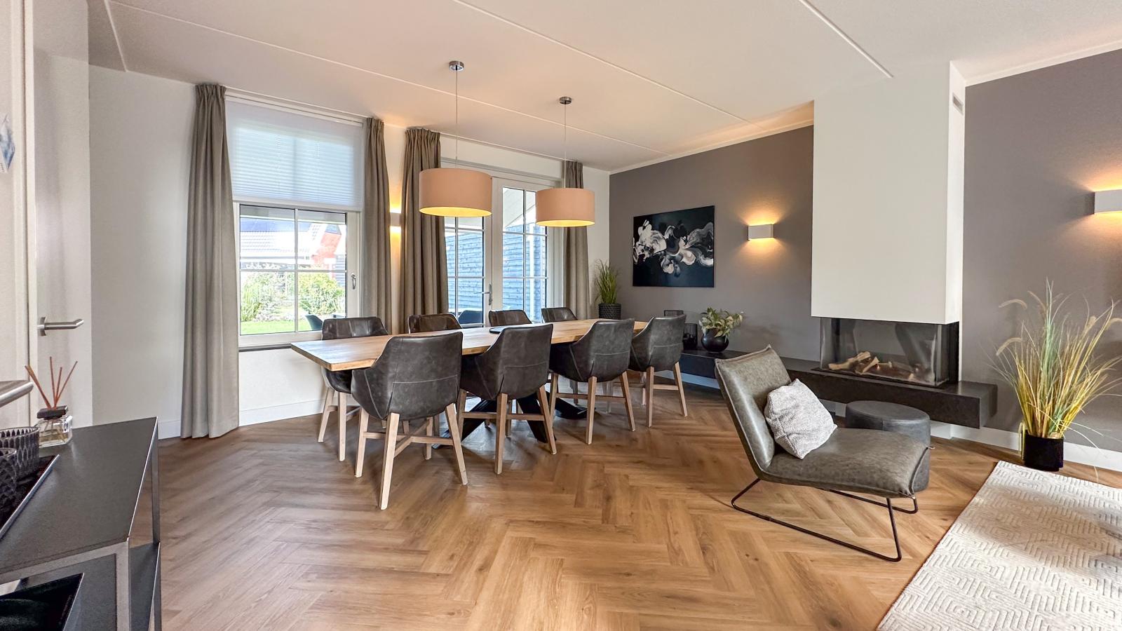 Dune Deluxe 81-Eetkamer