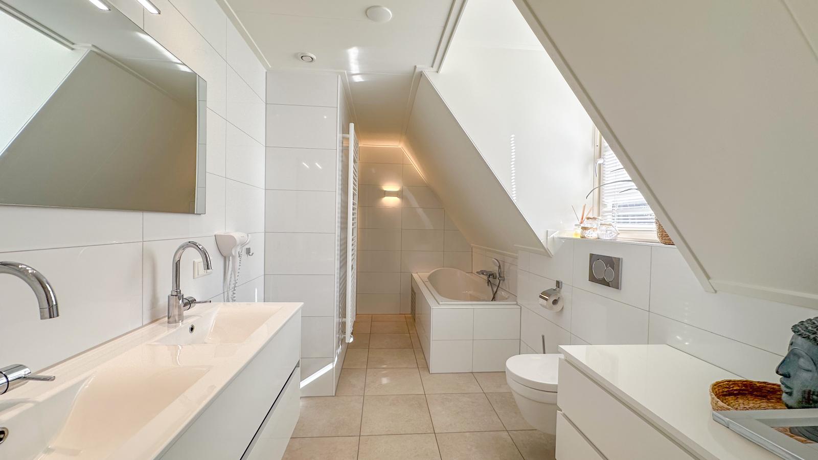 Dune Deluxe 81-Badkamer