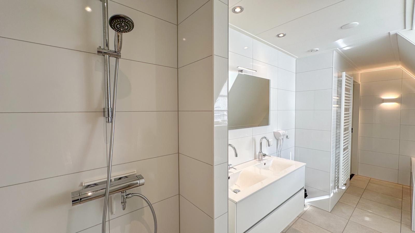 Dune Deluxe 81-Badkamer