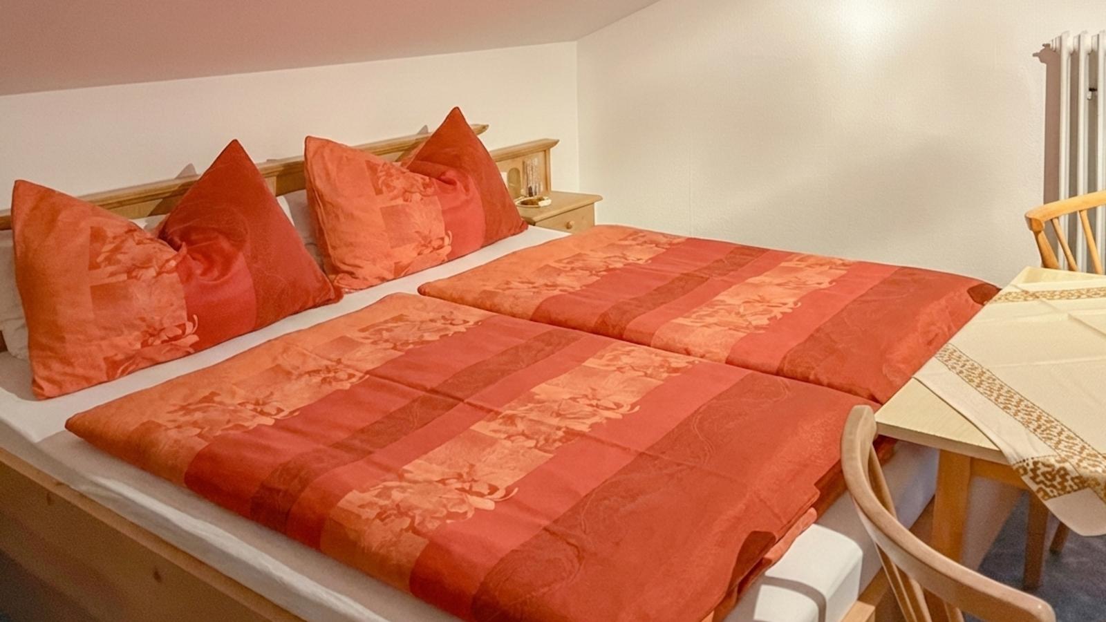 Nussbaumer-Schlafzimmer