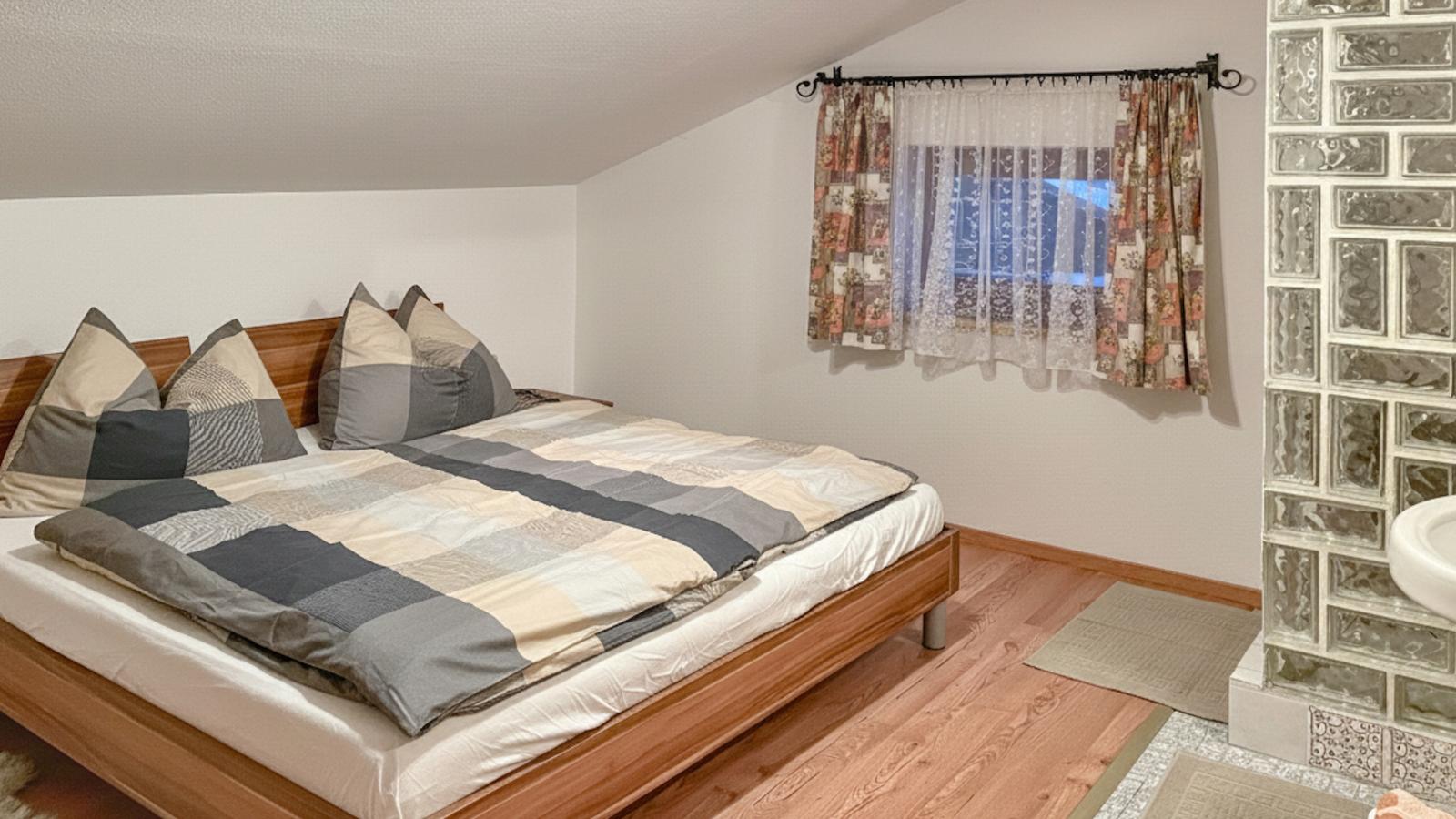 Nussbaumer-Schlafzimmer