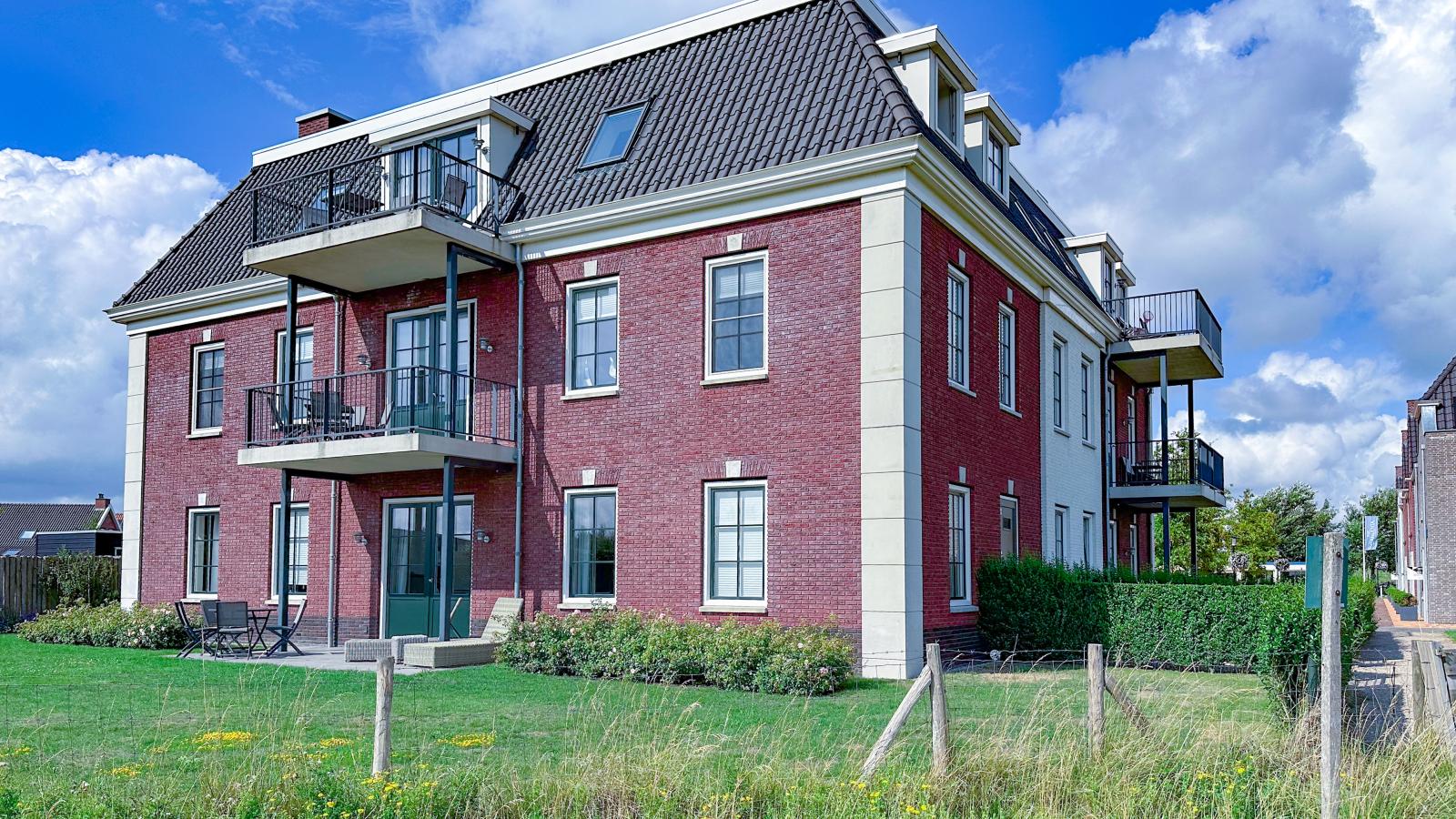 SeaLuxe Residence 27C