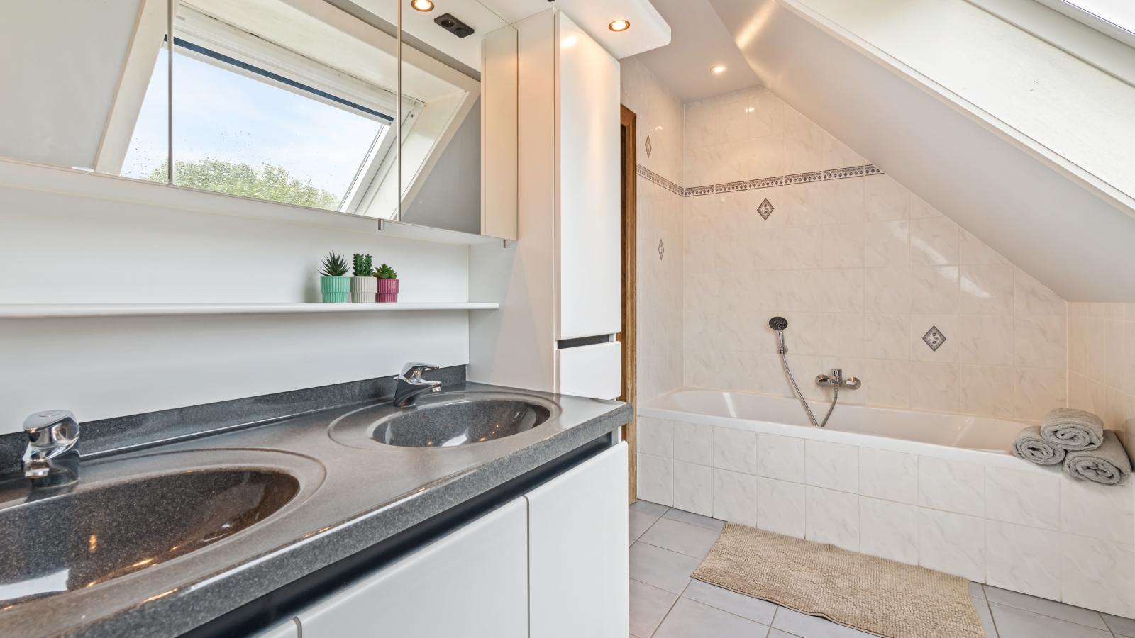 Frontzate - Bathroom