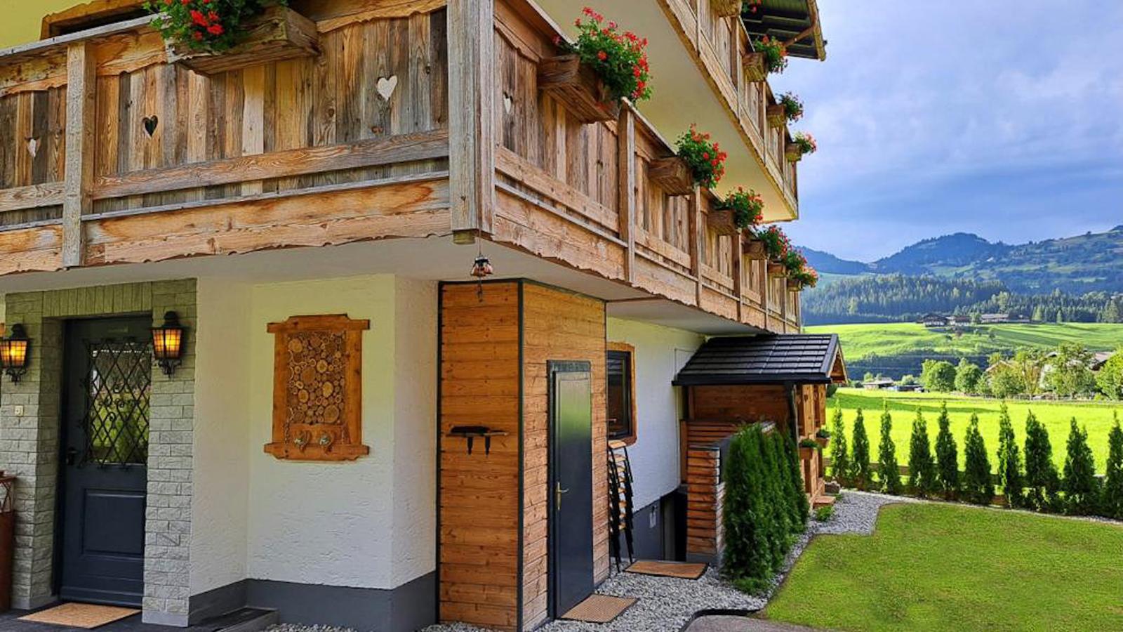 Bergzeit Hollersbach L-Exterior in summer