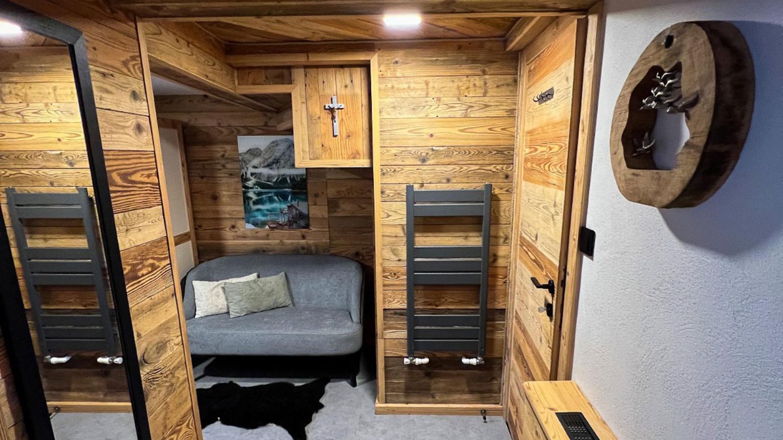 Almversteck Hollersbach-Hal-ontvangst