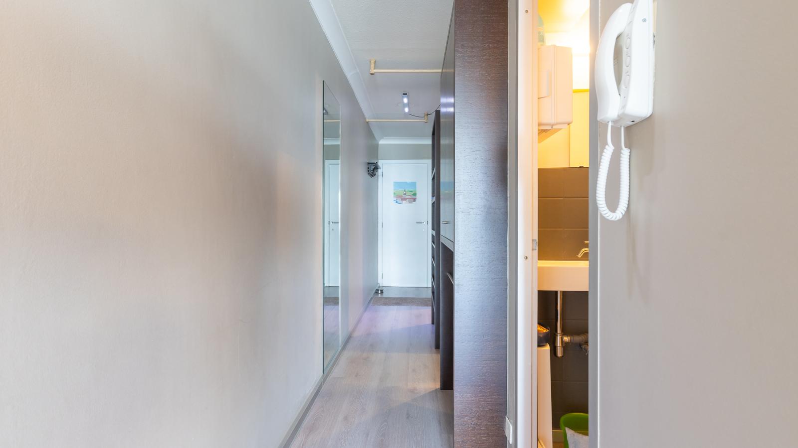 Long Beach 1 - 0904-Hal-ontvangst