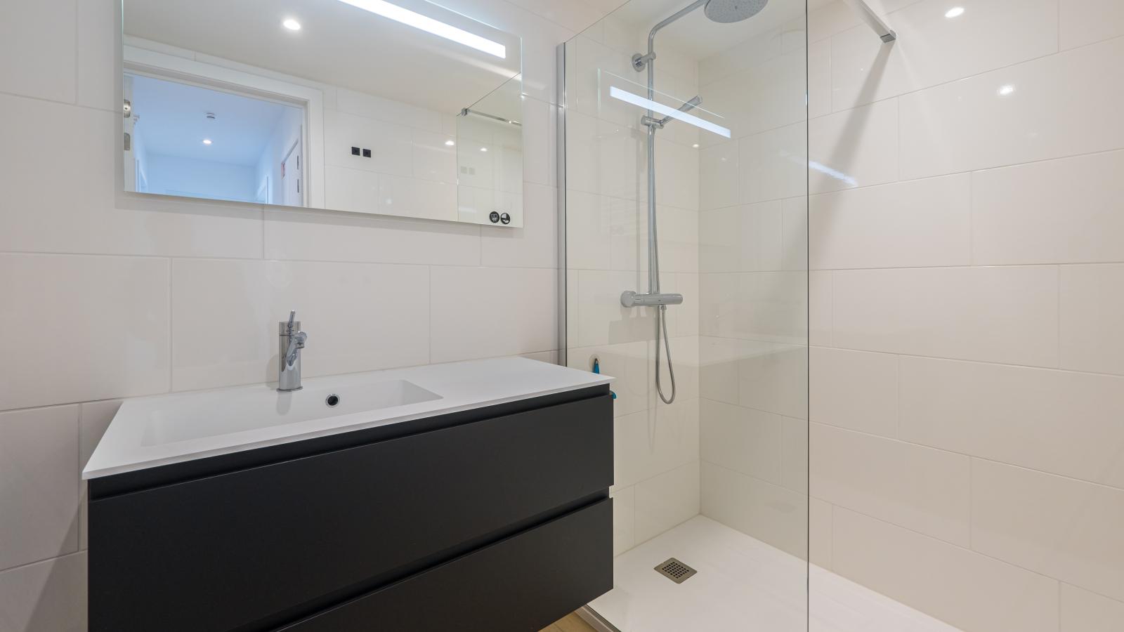 Matisse - 0101 + box 8-Badkamer