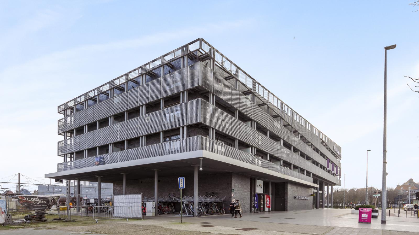 B City Complex - 0209-Im Freien