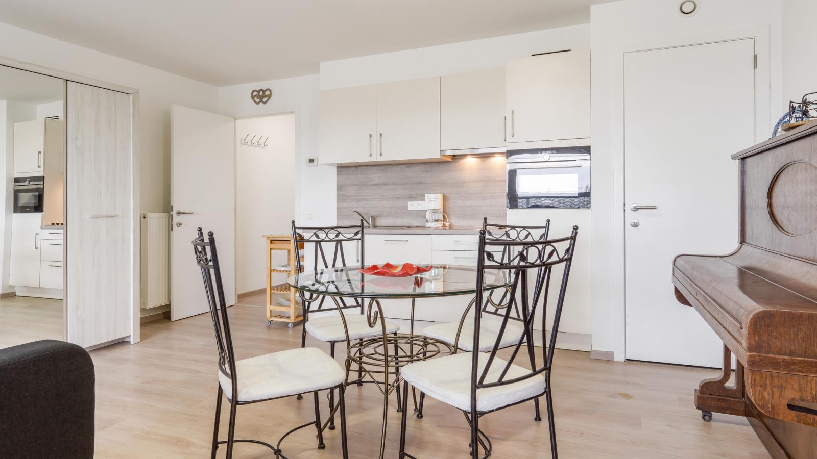 B City Complex - 0209-Wohnzimmer