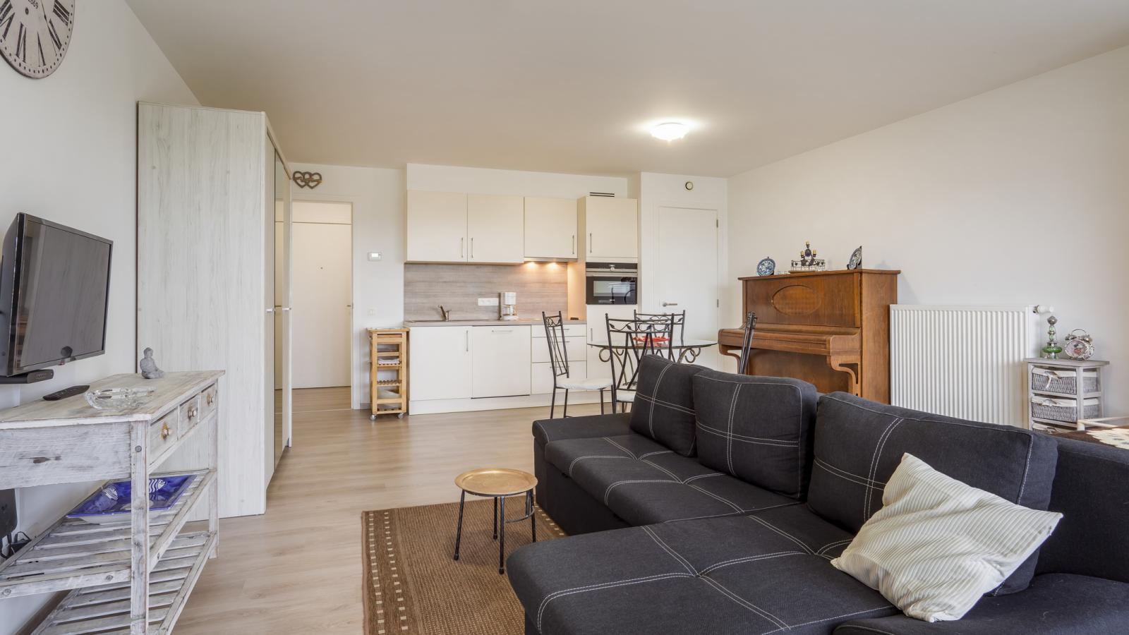 B City Complex - 0209-Wohnzimmer