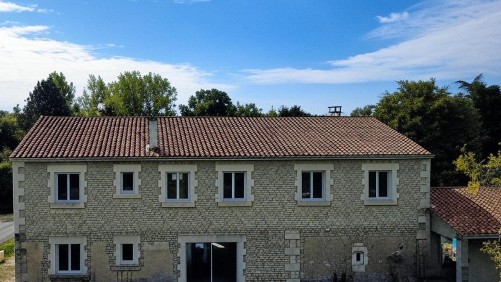 Maison des Prairies-Exterior in summer