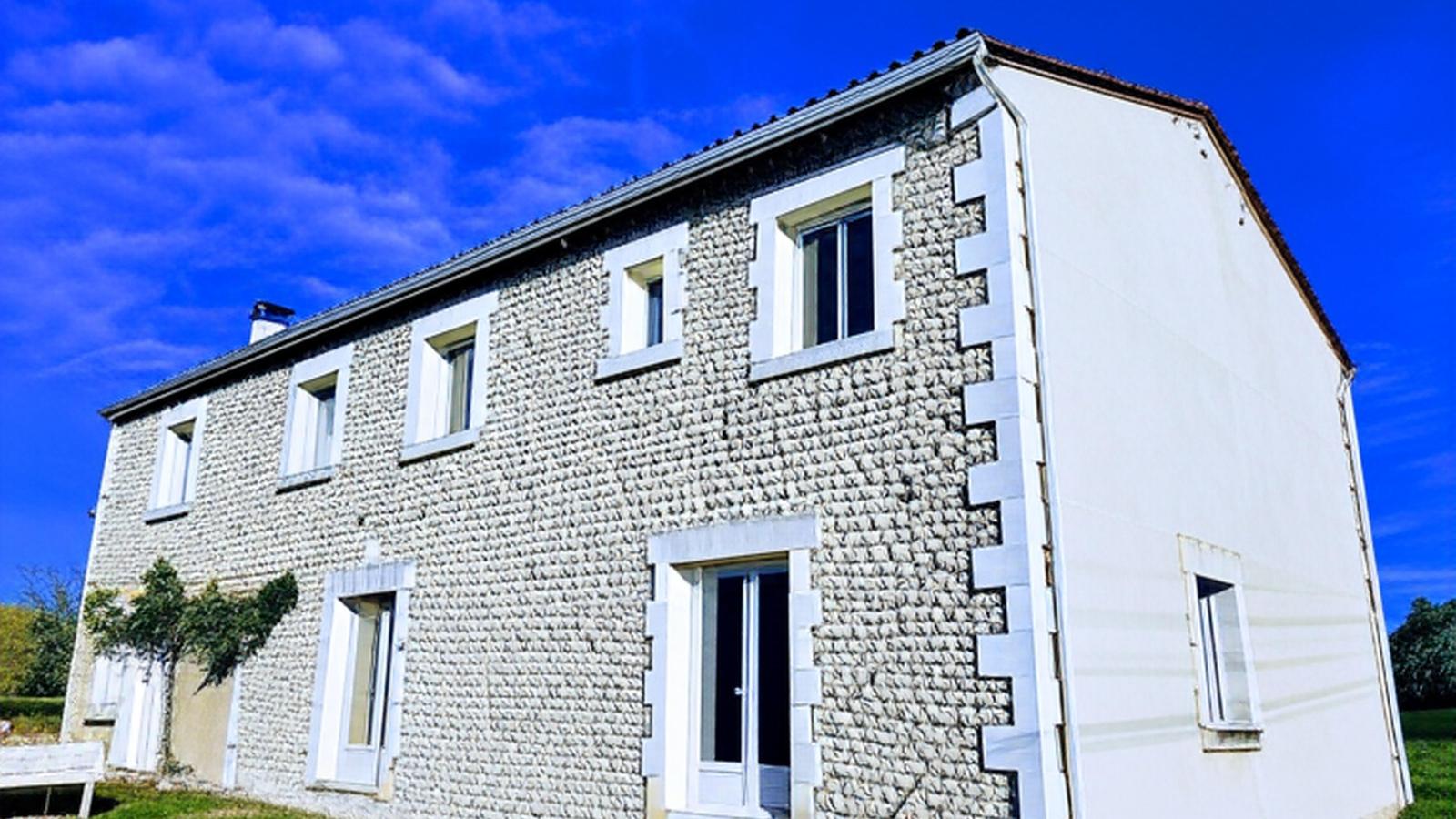 Maison des Prairies-Exterior in summer