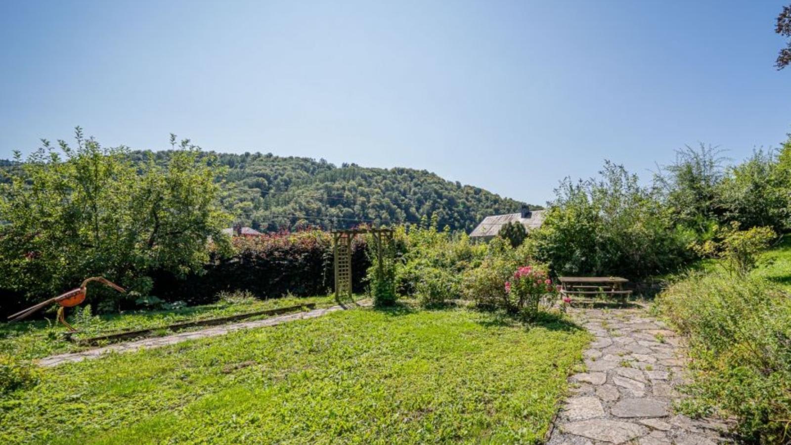 Léora Cosy-Gardens in summer