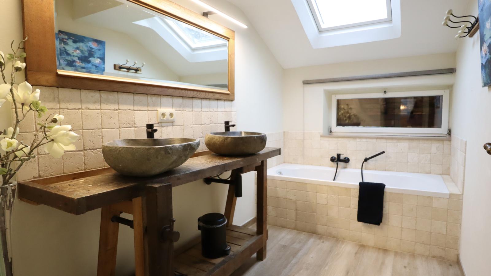 Léora Cosy-Bathroom