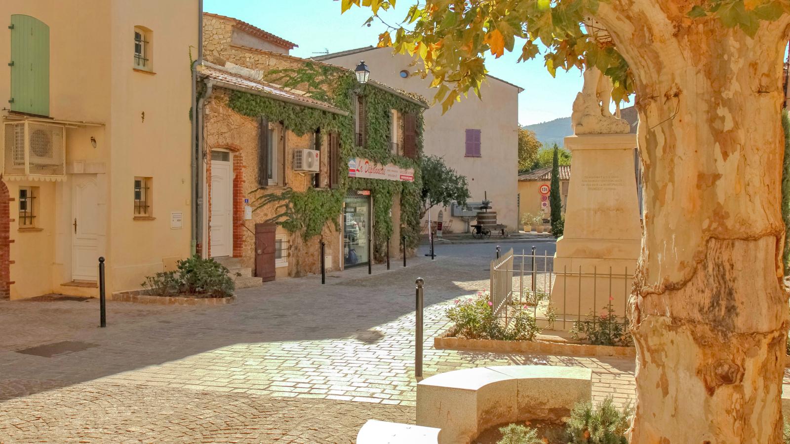 Les Roches du Sud-Areas within 5km in summer