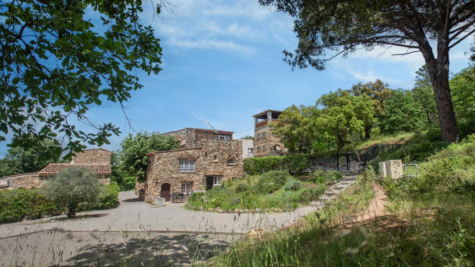 Les Roches du Sud-Gardens in summer