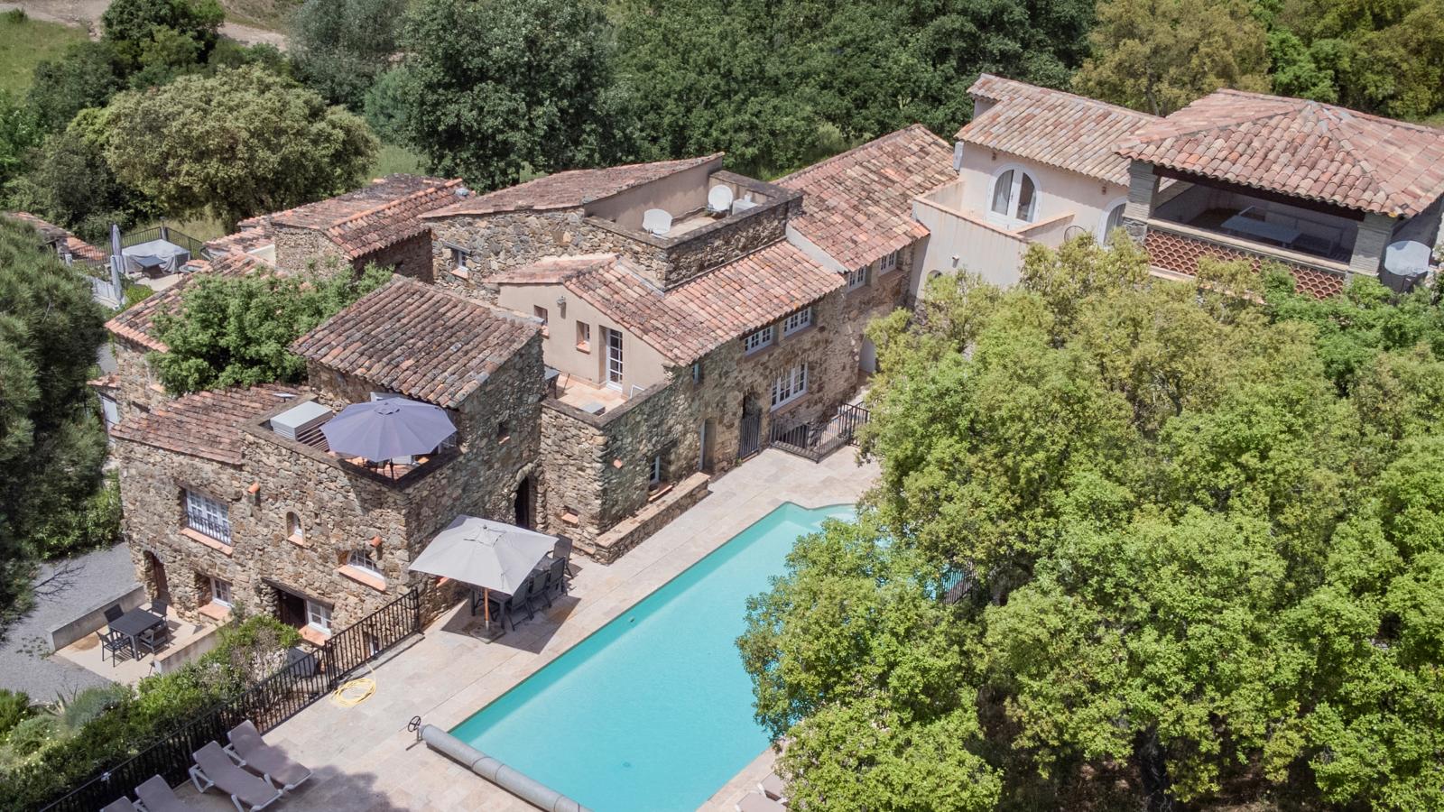 Les Roches du Sud-Exterior in summer