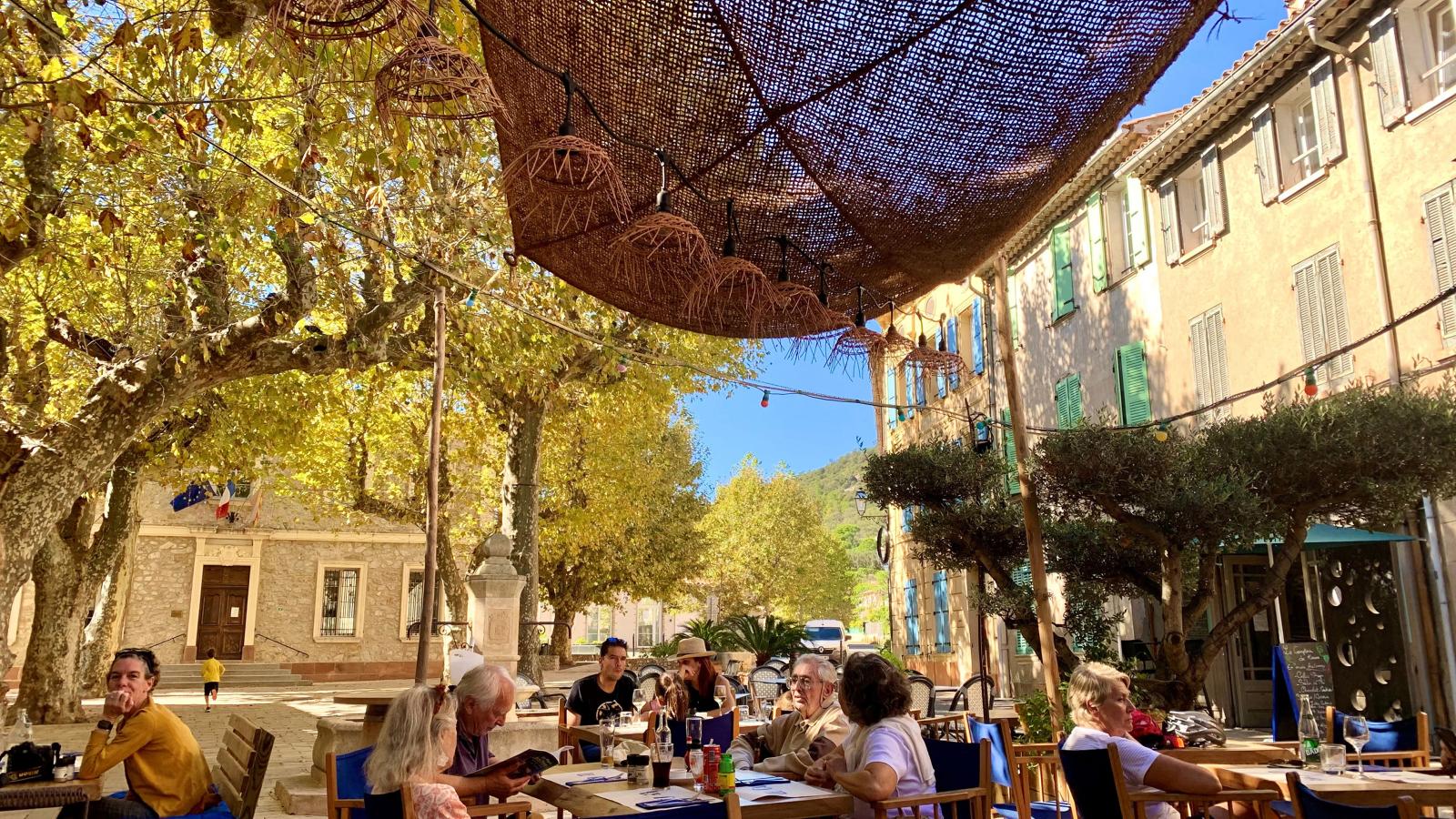 Les Roches du Sud-Areas within 5km in summer