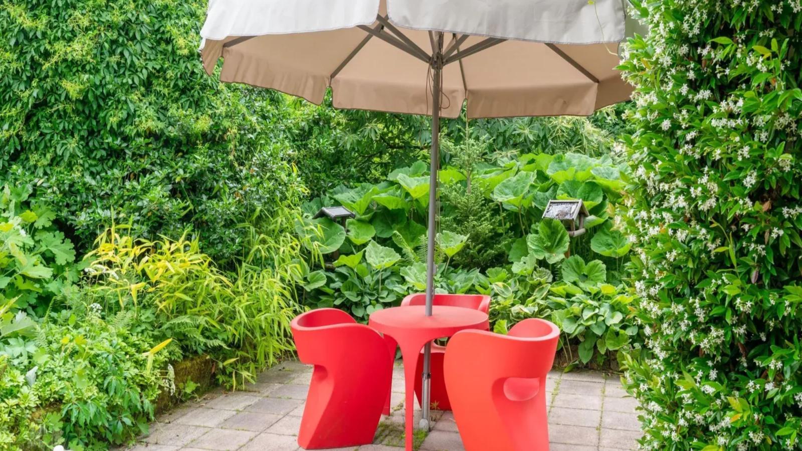 Wellnesshuisje Engelse Tuin-Gardens in summer