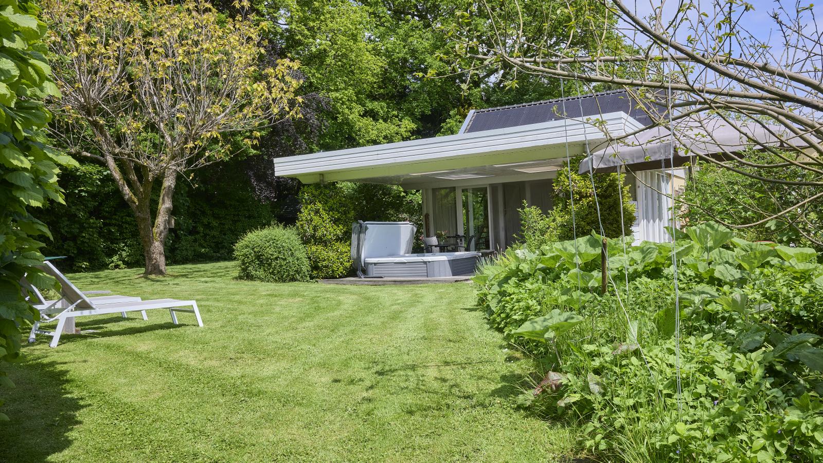 Wellnesshuisje Engelse Tuin - Buitenkant zomer