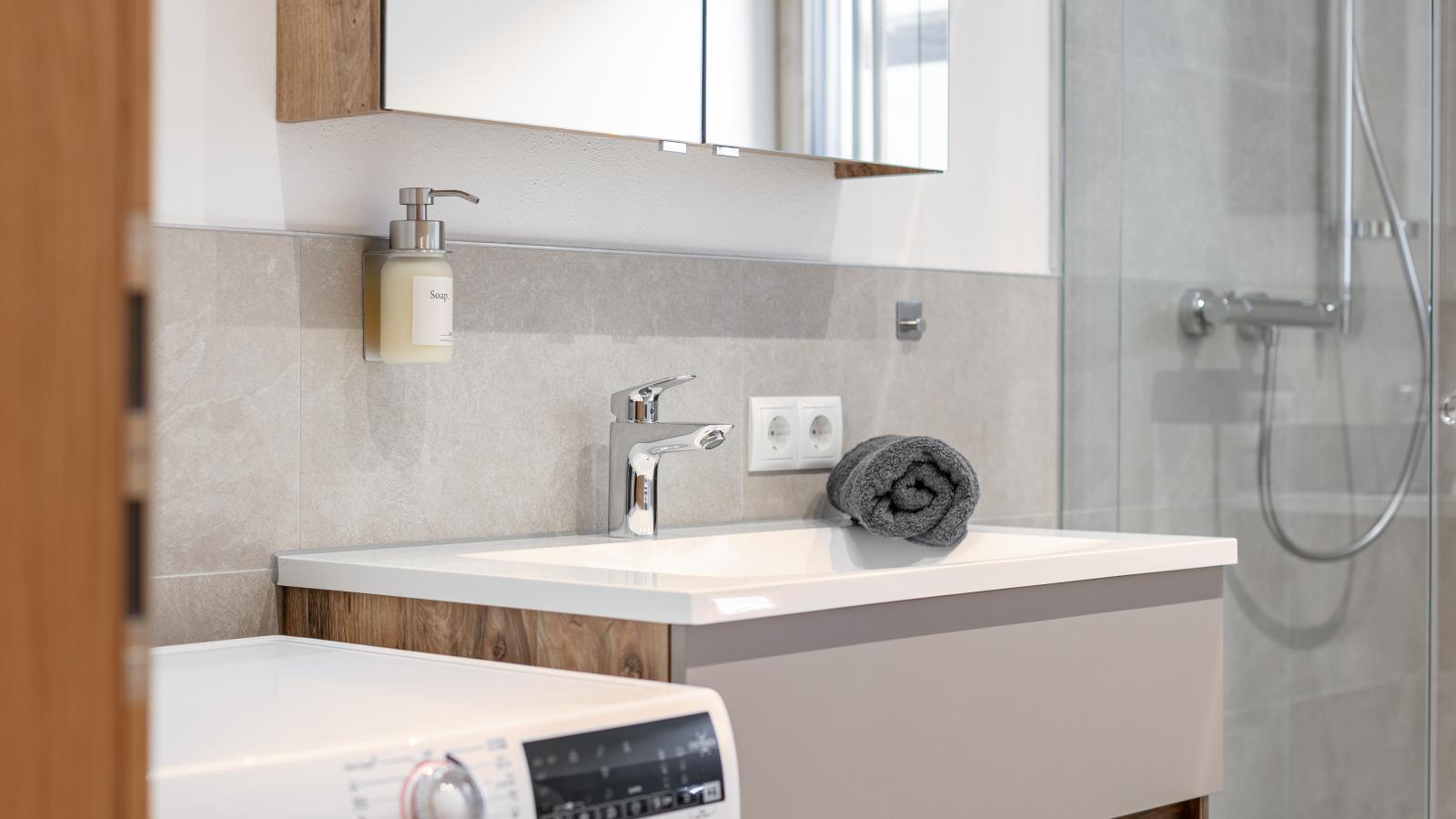 OberhAUSZEIT-Badkamer