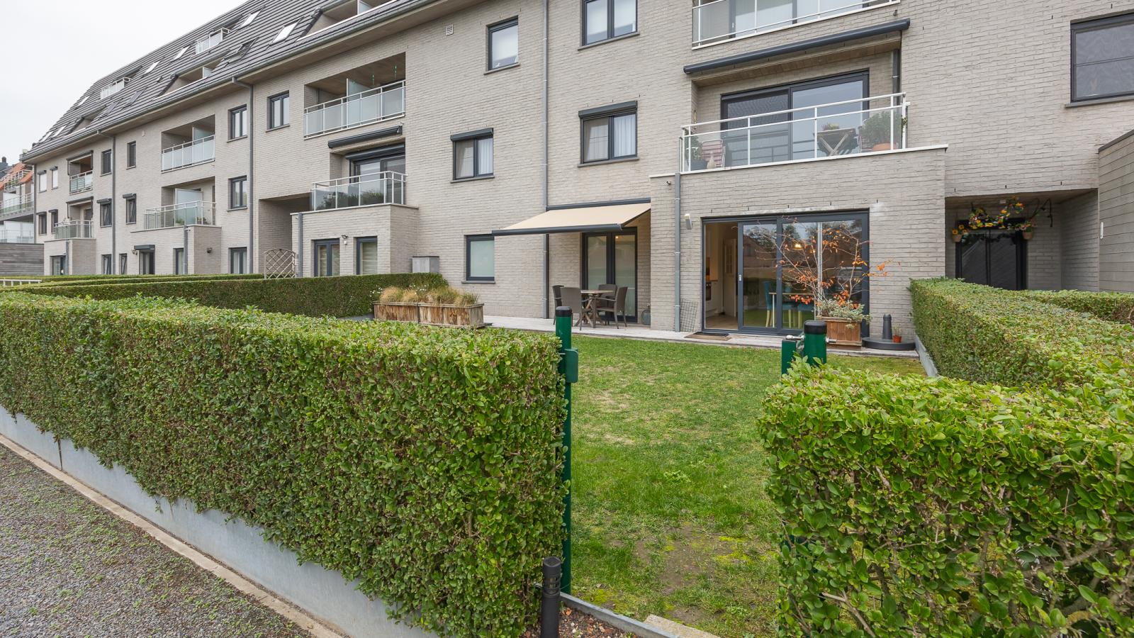 Lotus - 0003 + park. 3-Buitenlucht