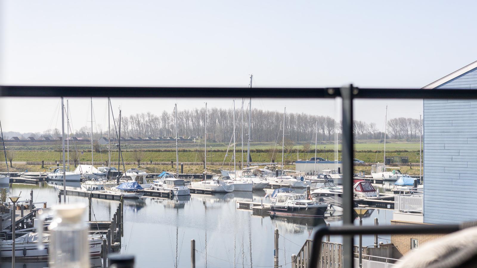 Marina Relax Suite Kortgene - Uitzicht zomer