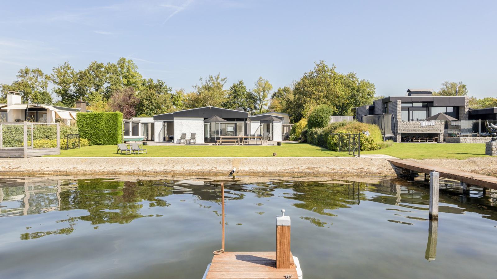 Reiger aan het Meer - Buitenkant zomer