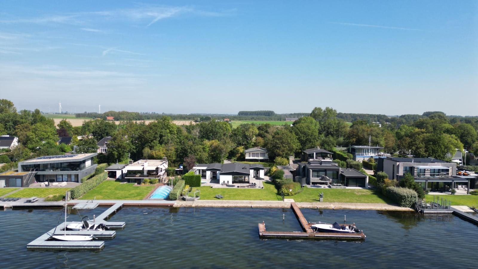Reiger aan het Meer - Buitenkant zomer