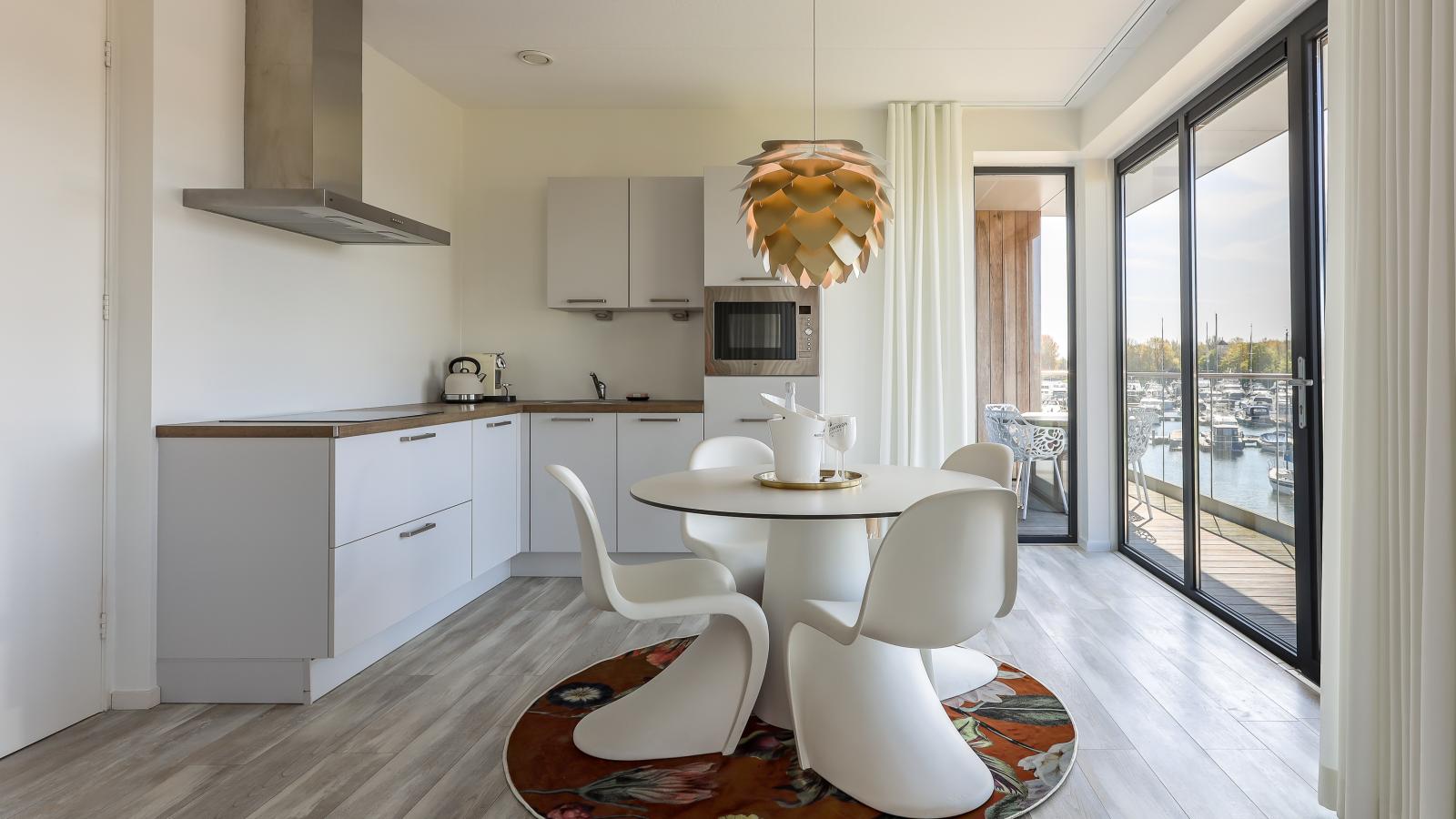 Marina Vista - Eetkamer