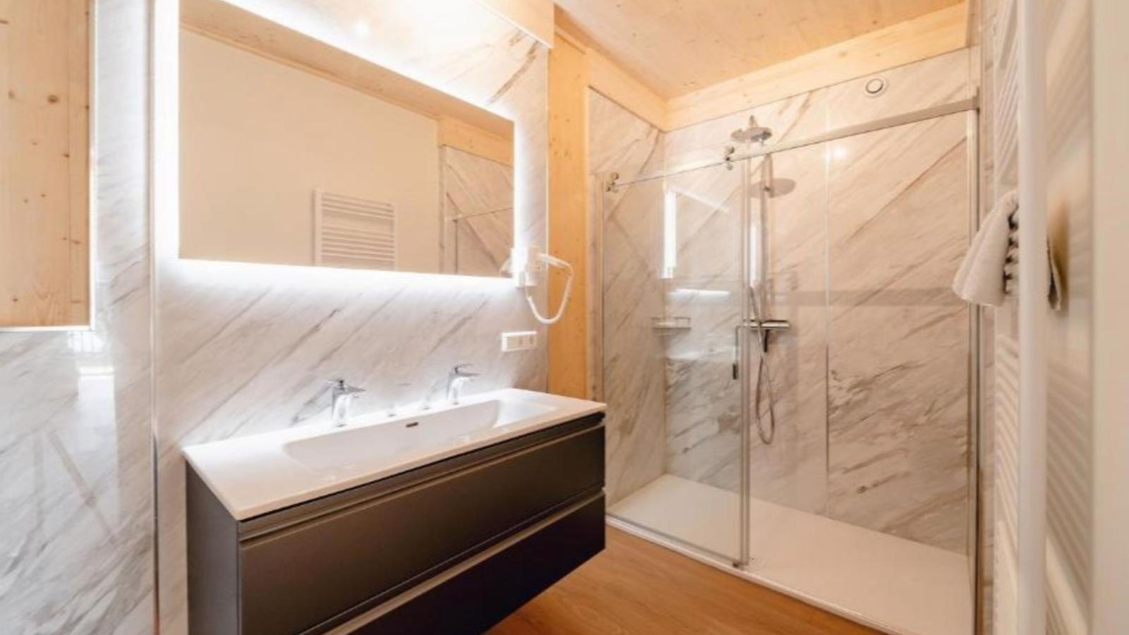 Reiteralm Top 37-Badkamer