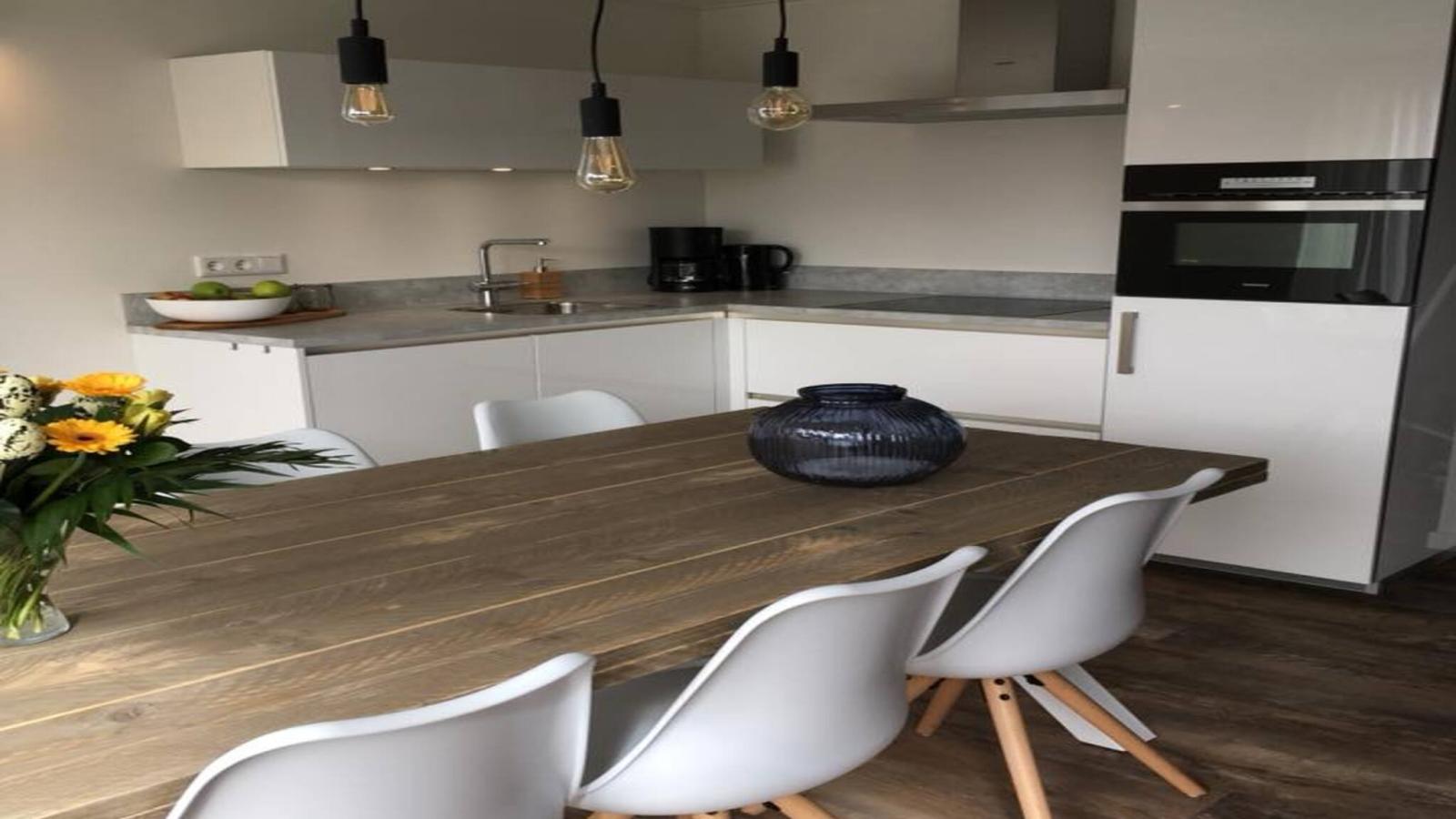 De zomerbij-Eetkamer