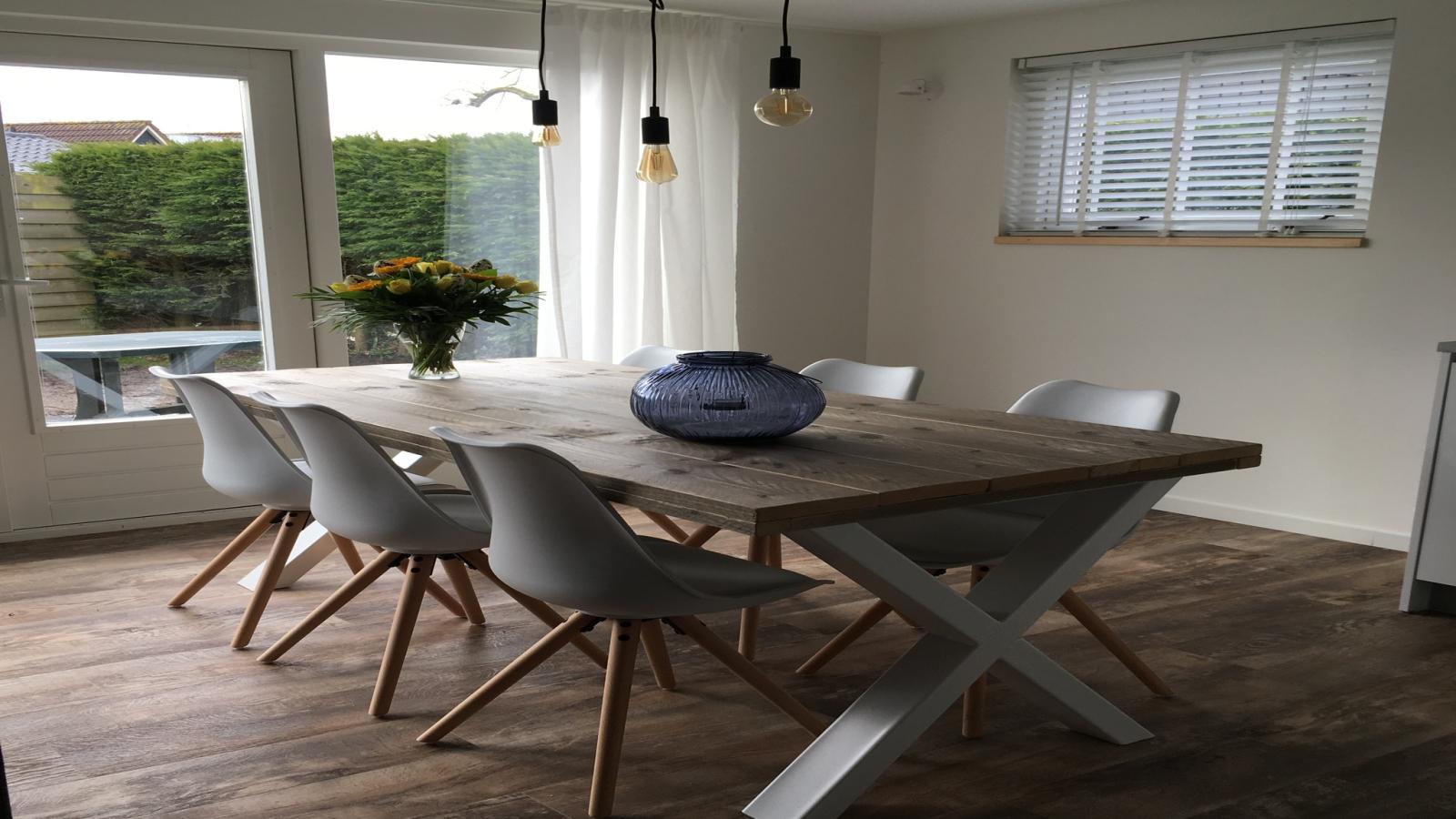 De zomerbij-Eetkamer