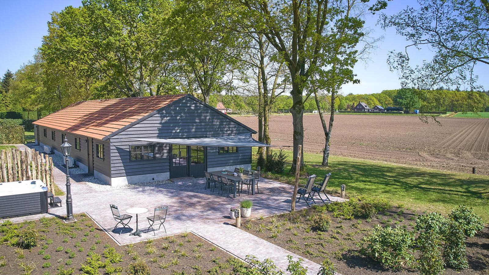 Guesthouse het Koetshuis - Jardins en été